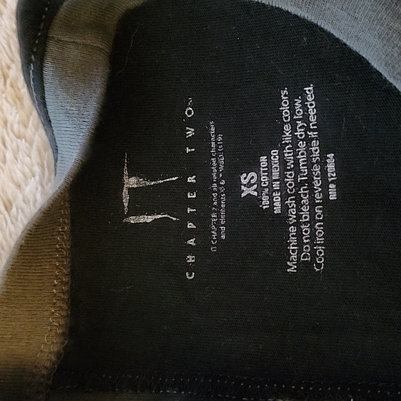 IT - XS Chapter Two Pennywise Split T-Shirt - Picture 7 of 9